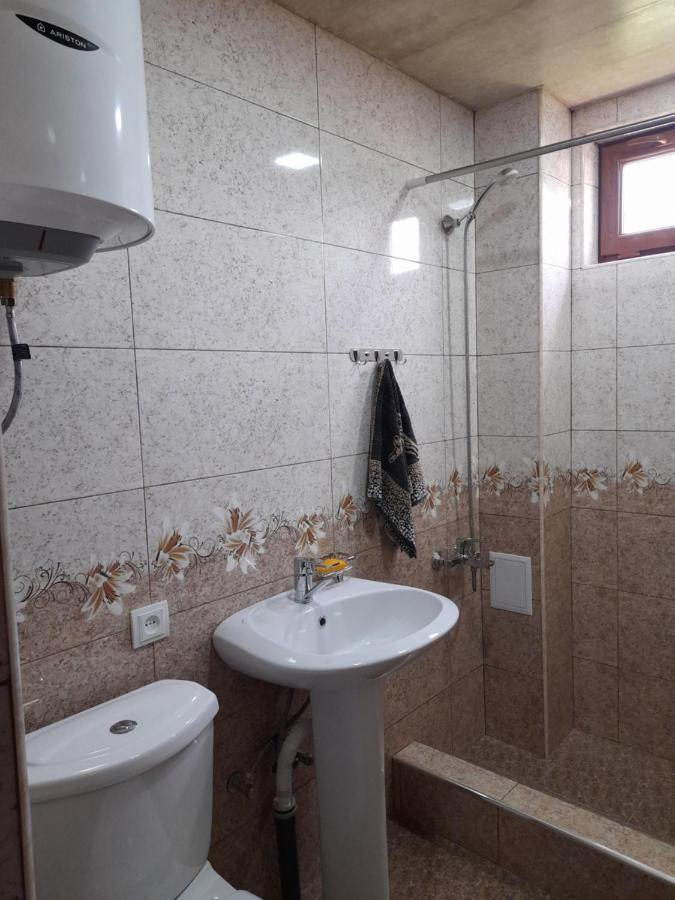 Alex Bnb Татьєв Екстер'єр фото