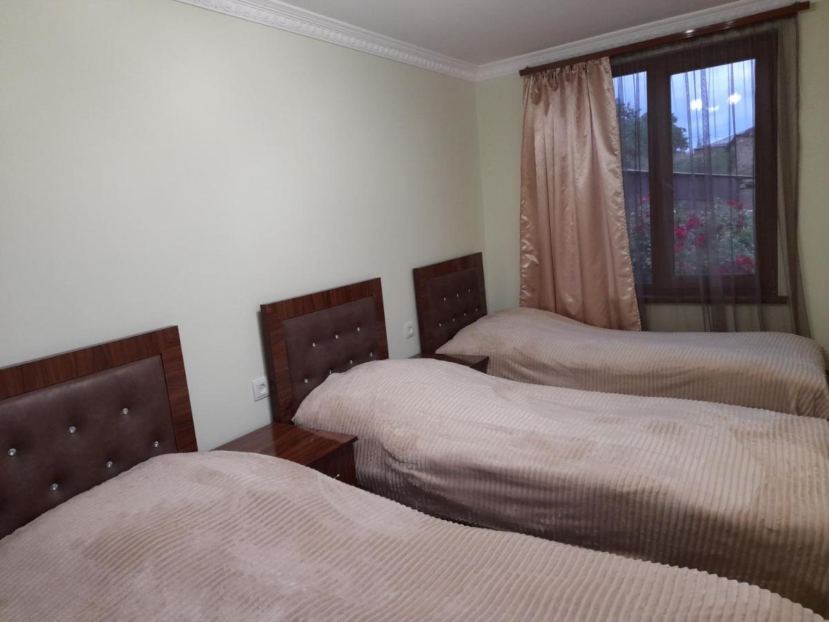Alex Bnb Татьєв Екстер'єр фото